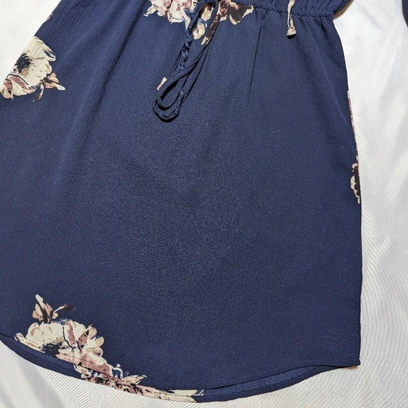 Urbanology Navy Blue and  Floral Lightweight 3/4 Sleeve Dress Woman's Small - Picture 5 of 8